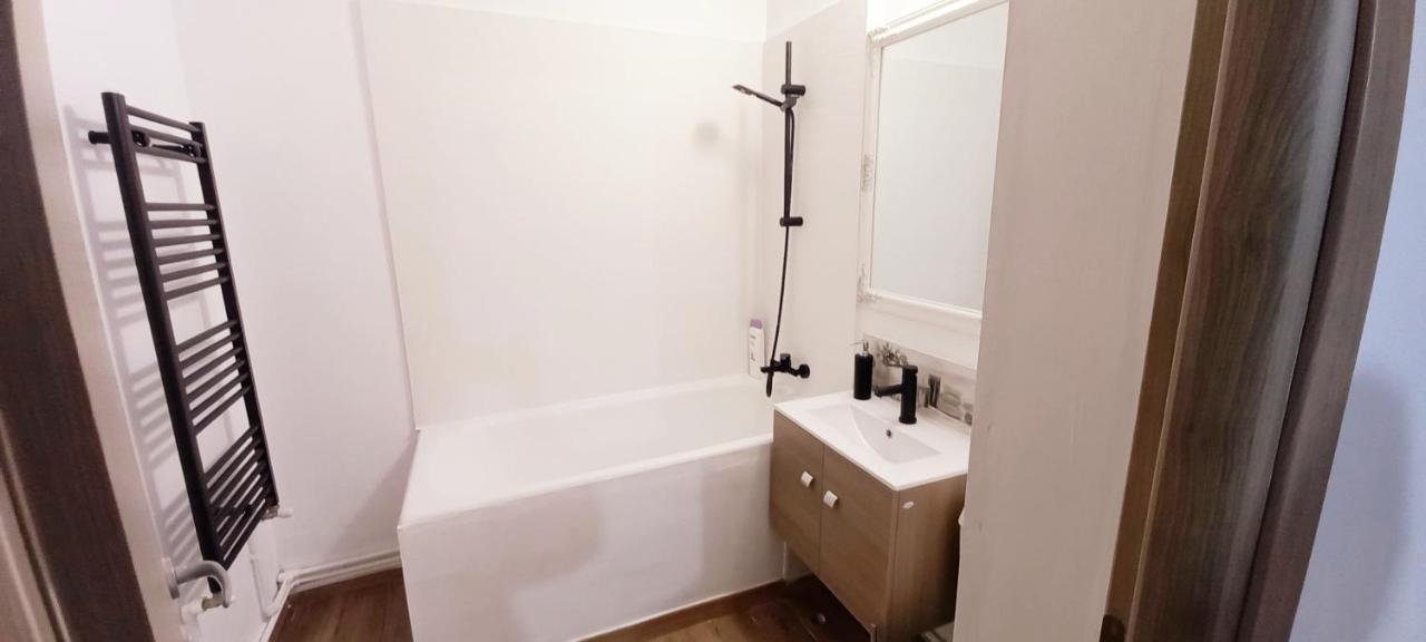 33 Coquette Apartment Baia Mare Buitenkant foto