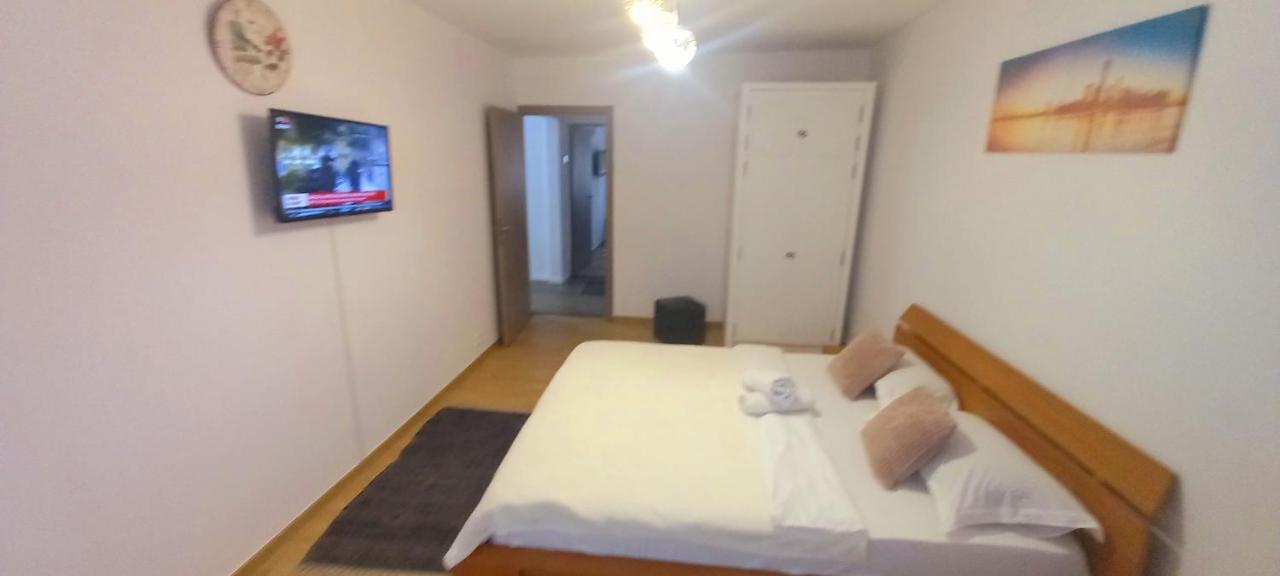 33 Coquette Apartment Baia Mare Buitenkant foto