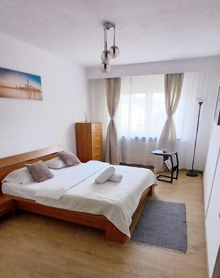 33 Coquette Apartment Baia Mare Buitenkant foto
