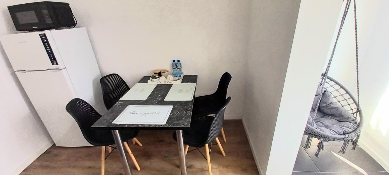 33 Coquette Apartment Baia Mare Buitenkant foto